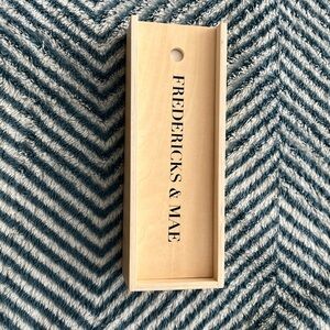 Fredericks & Mae Dominoes Set